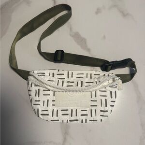 Aloha collection hip pack green/white ratan